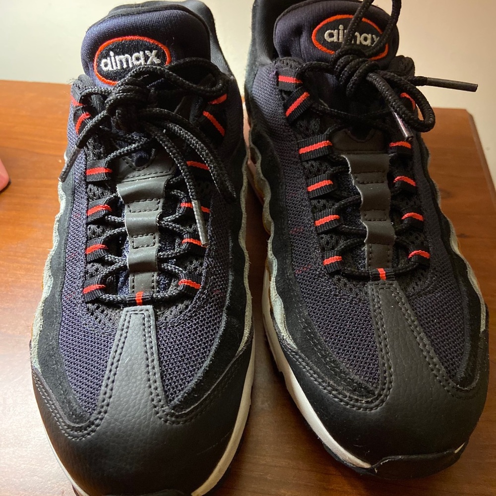 UNISEX AIR MAX 95 ESSENTIAL